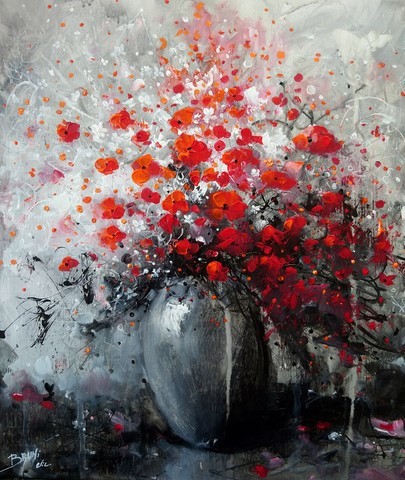 Bouquet de fleurs rouges au vase gris